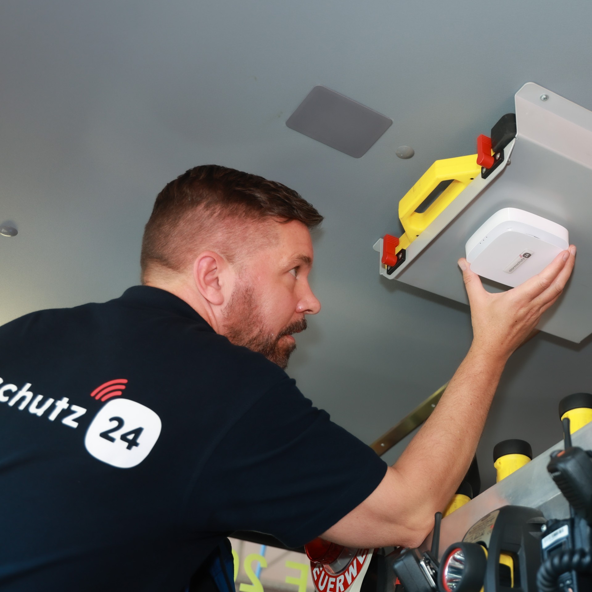 Brandschutz Installation im Feuerwehrfahrzeug